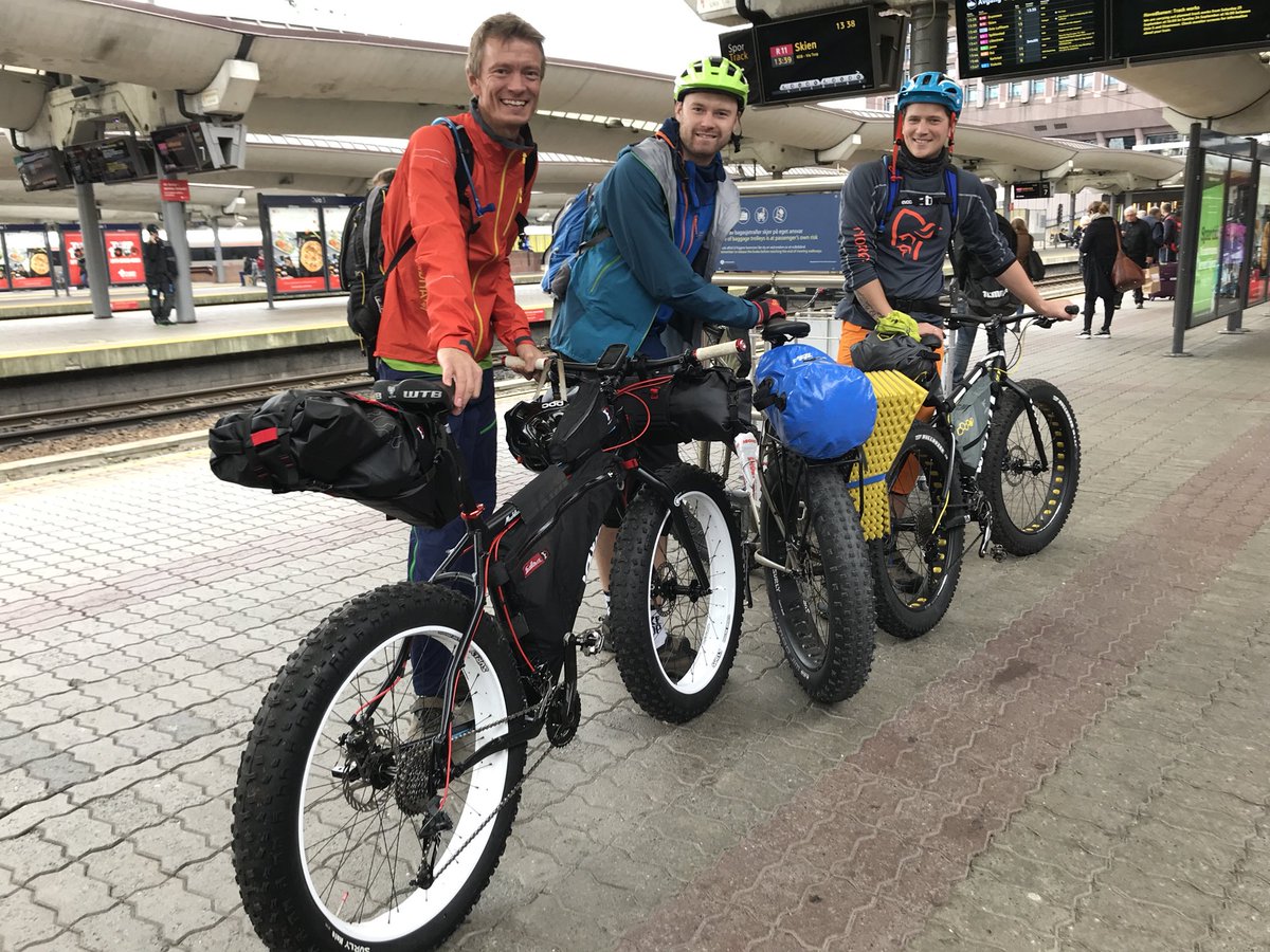 haraldw's tweet photo. Kan man ta kollektivt med tre fatbikes rigget for bikepacking i Oslomarka? Vi tester! #ruter @Ruter #oslosykkel #terrengsykling https://t.co/d0Vmnh7wnX