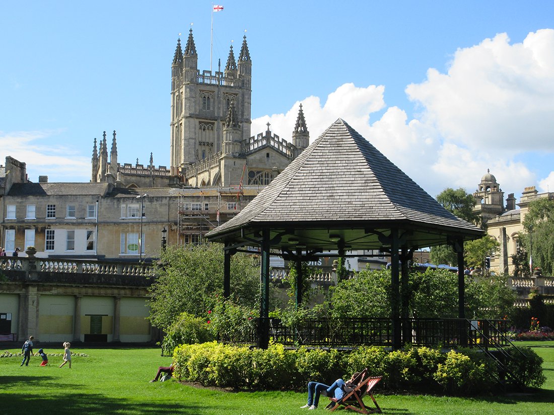 WritingKaylene's tweet photo. A walking guide through Bath, UK https://t.co/jNf7wCSUvr @VisitBath @BathCoUK #VisitSomerset #LoveGreatBritain https://t.co/BdRenqj3yc