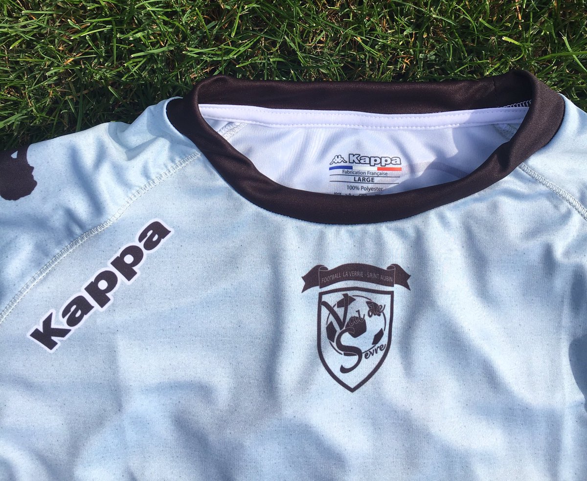 Ils sont Gris et vous attendent. RdV Demain à 15h pour découvrir les nouveaux maillots <a href="/KappaFrance/">Kappa 🇫🇷</a> du VDS. 
#GoVDS #KAPPA4VDS