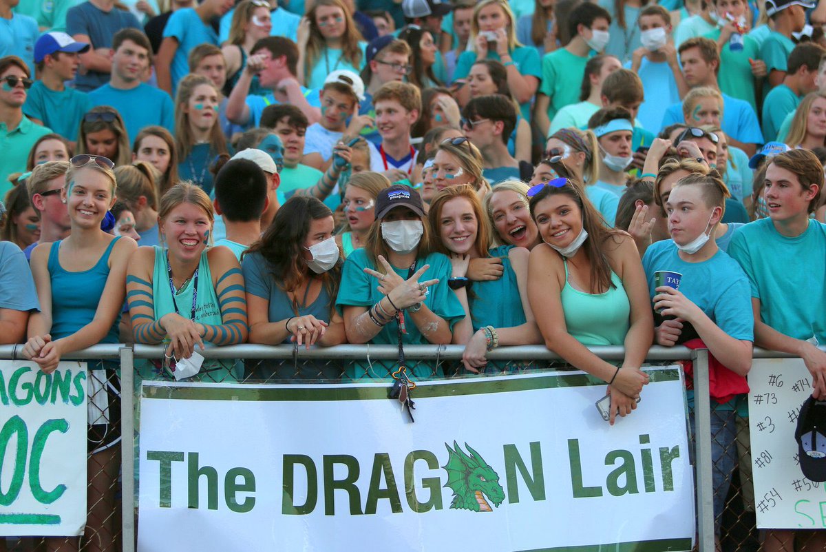 j_michaud_photo's tweet photo. @TheSOHSLair It was a sea of teal. Well done, South students, well done. 👏 https://t.co/Oypz89BCPw