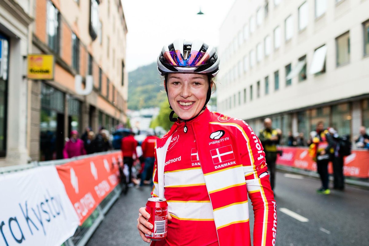 We were two Danish riders on the startline out of almost 100 - and in the end we both managed to be in the front group of only 12 riders!😏