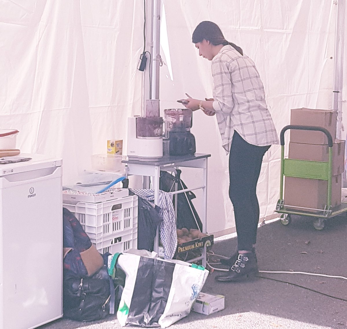 LegierSandra's tweet photo. Pas facile de faire un acaï bowl dans ces conditions .... 🤤🤤 Un concept à retravailler ? #foodtruck #foodtruckfestival https://t.co/FgqPxGDeWD