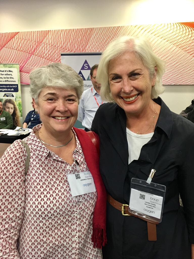 Welldoing_Org's tweet photo. .@LouiseChunn met up with @Welldoing_Org member Veronica Toescu at @BACP #ppconf17 today https://t.co/PNC5IzAOvs
