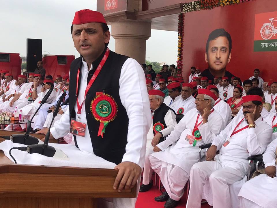 AkhileshAgain1's tweet photo. राज्य सम्मेलन में अखिलेश भैया के भाषण की कुछ तस्वीरें |
#SCS4UP
@digvijaysinghd9 @yadavakhilesh @NiteshMikku @Graj6507Yadav https://t.co/pFwgoV3teD