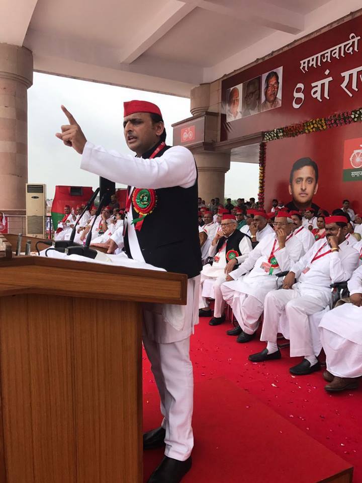 AkhileshAgain1's tweet photo. राज्य सम्मेलन में अखिलेश भैया के भाषण की कुछ तस्वीरें |
#SCS4UP
@digvijaysinghd9 @yadavakhilesh @NiteshMikku @Graj6507Yadav https://t.co/pFwgoV3teD