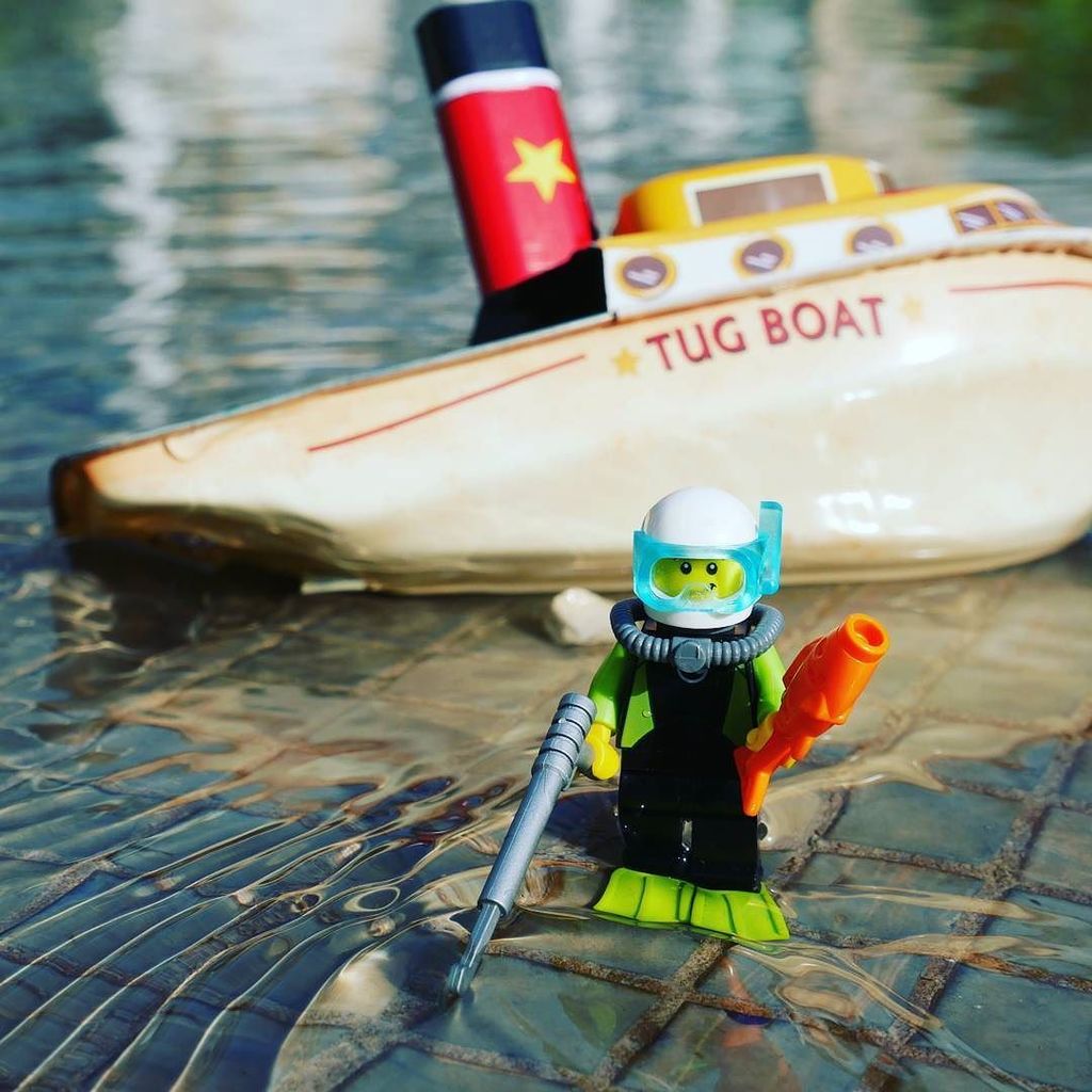 Lemangekyou's tweet photo. #whereisanton #stuckinplastic #legooldfishingstore https://t.co/fdZrdxr8Iv https://t.co/OGOio6CfYi