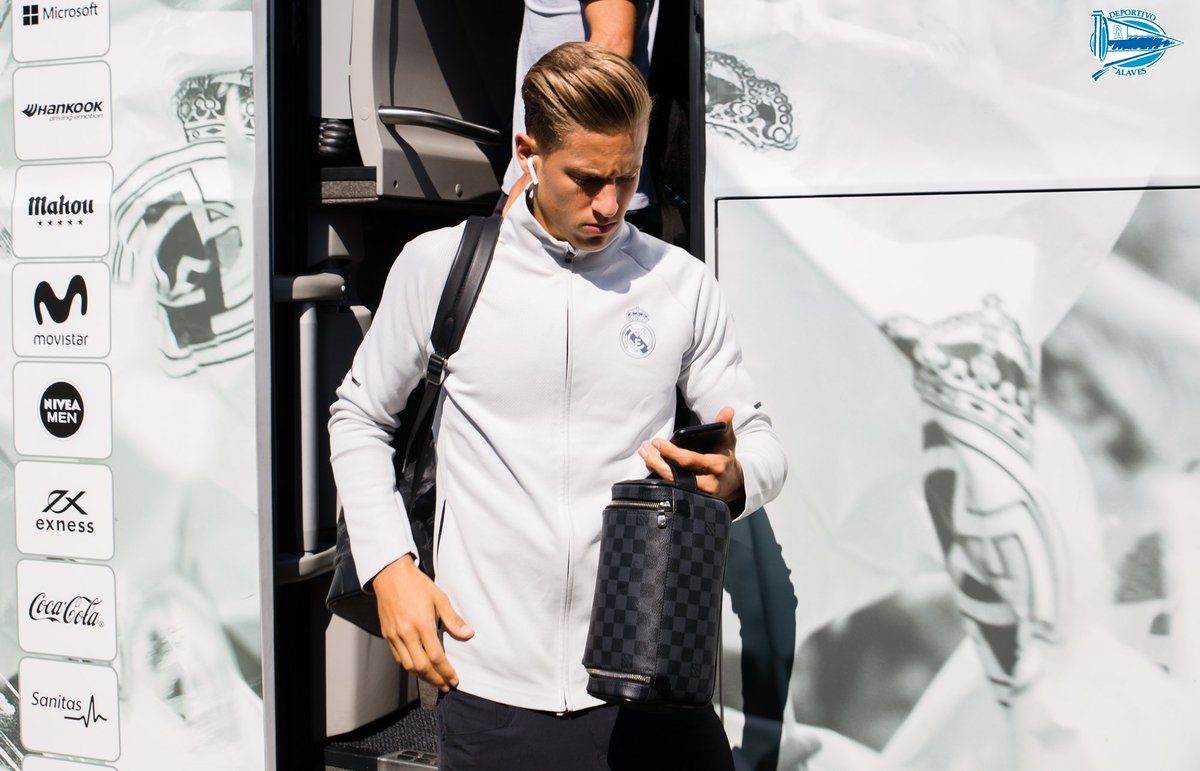 Alaves's tweet photo. #AlavésRealMadrid | El @realmadrid ya está en el campo. ¡Bienvenidos a #Mendizorrotza, y bienvenido @Marcos_Llorente 😀! https://t.co/ED2FcKfIiB