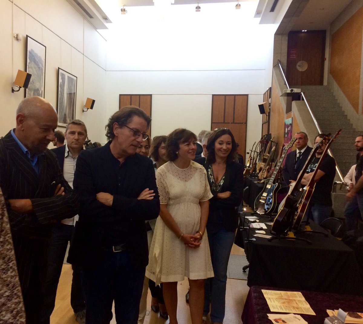 CaroleDelga's tweet photo. 🎻 Merci à Francis #Cabrel de sa présence à la Région #Occitanie pour le 20ème salon de la #Lutherie, des savoirs-faire extraordinaires 🎸 https://t.co/xGgALwPNik