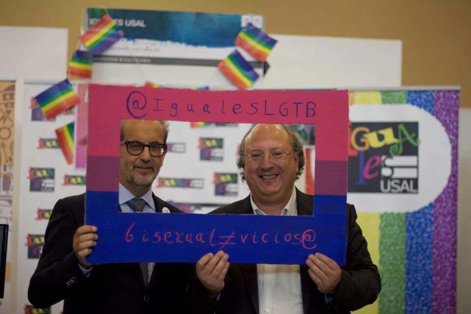 igualeslgtb's tweet photo. El rector de la @usal también apoya a la comunidad #bisexual #2017bisexual https://t.co/9cNDuYnJhj