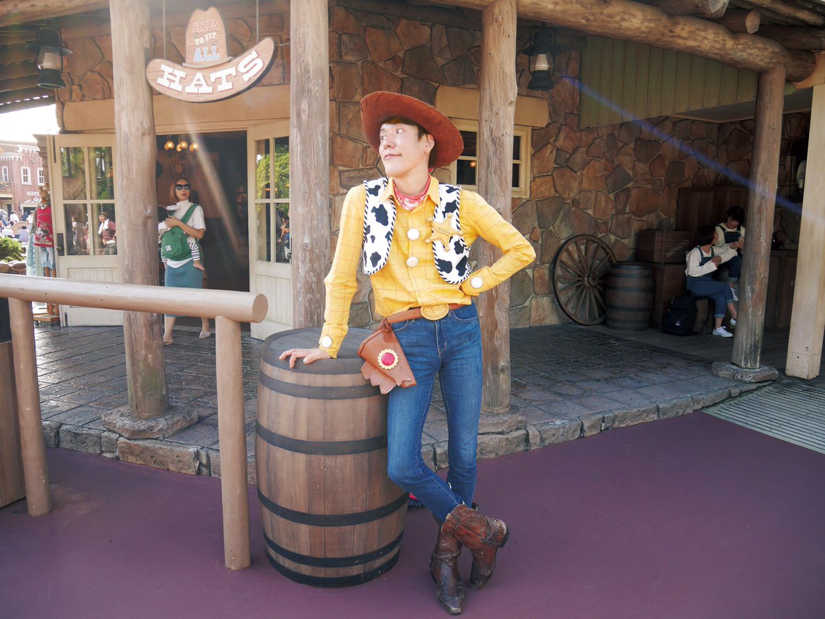 リアルなウッディ ストリートおもちゃ Koko Ni Iruzee 日本語上手ですよ 今年の夏はトイ ストーリー コスプレサミットに是非来てほしいです Twitter