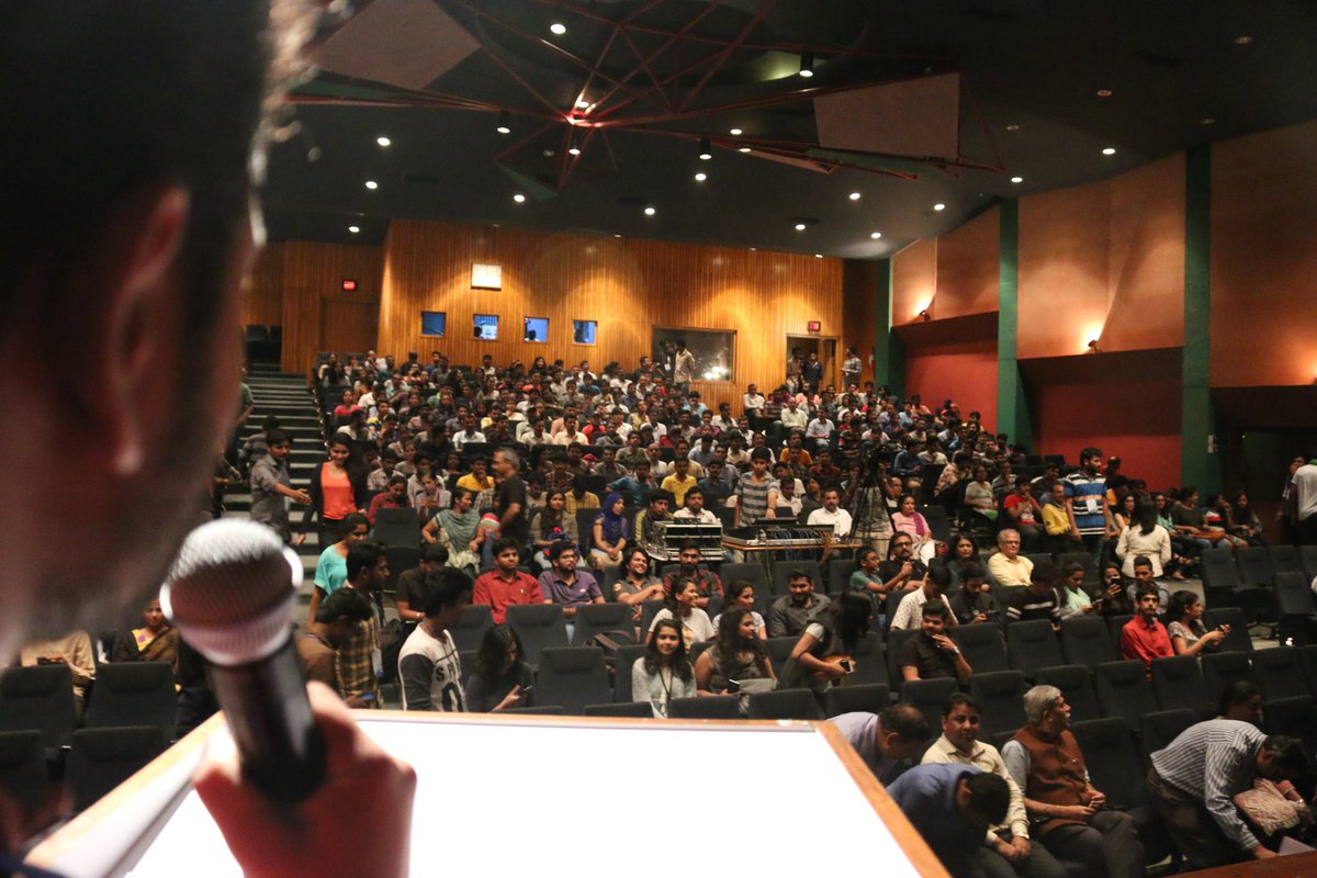 DMCS_Pune's tweet photo. Seems like we will be having a full house! #YehIndiaKaTimeHai Concert is about to start at Chandrashekhar Hall! #DMCSPune #Patriotism https://t.co/ncOHr1mruU