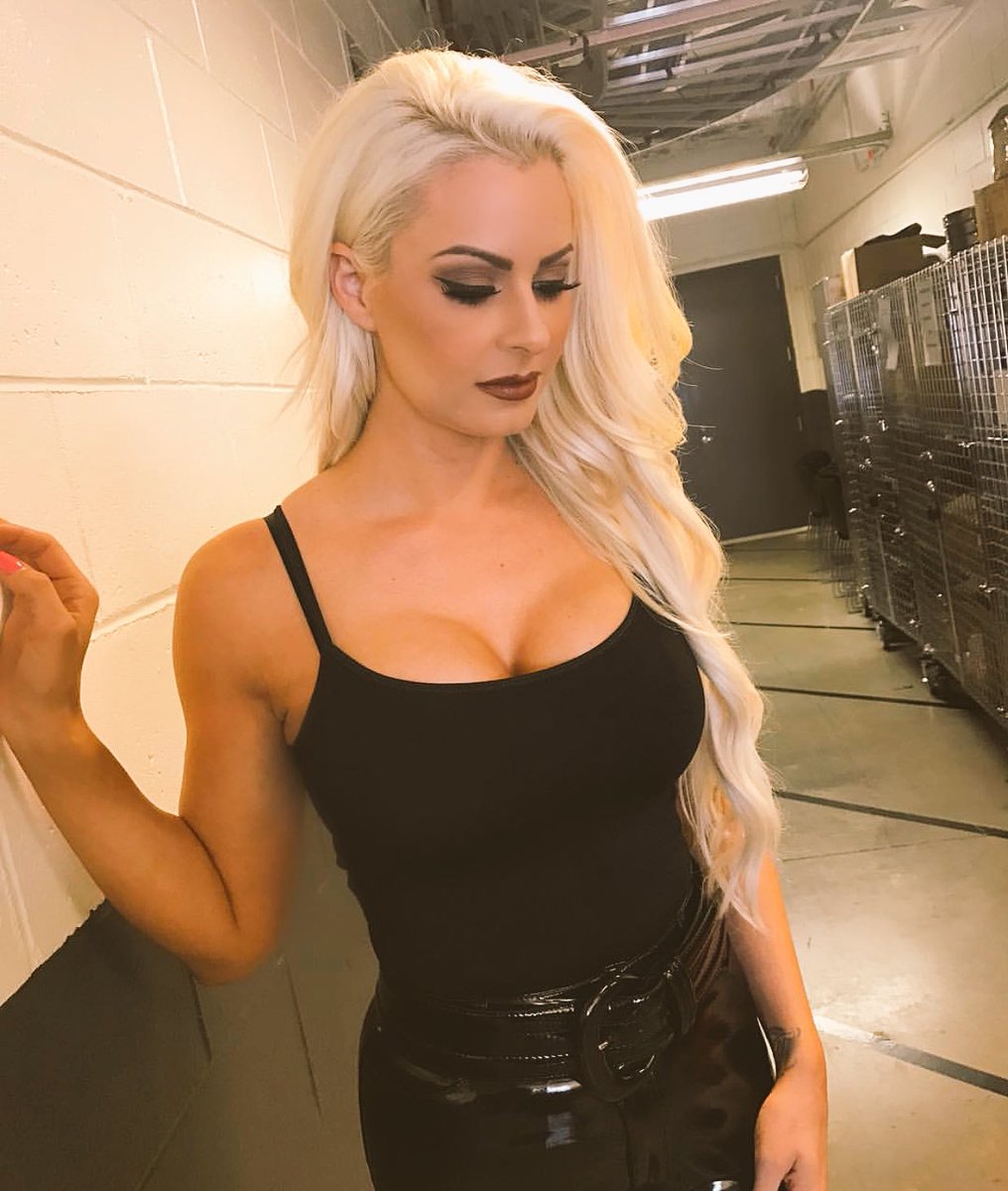 TheKimCoulter's tweet photo. Incredible feeling being backstage at a show again but this one is special. #ShotgunSaturday and #ScarletSaturday all in one! https://t.co/DOYOzegoec