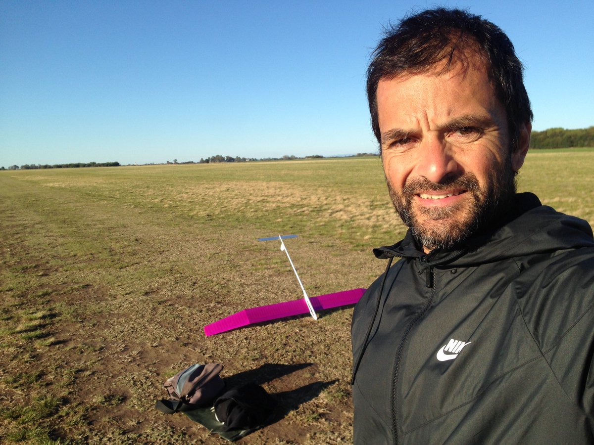 ramirof1a's tweet image. Morning test with a new model!!! #freeflight #vuelolibre #aeromodeling #f1a
