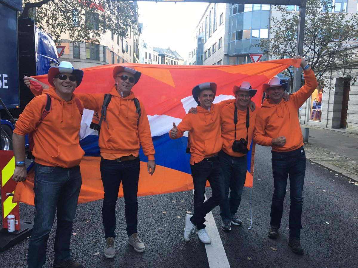 De Oranje fans in Bergen laten zich zien nu er met Chantal Blaak weer een gouden medaille bij is. Morgen nog een? #L1