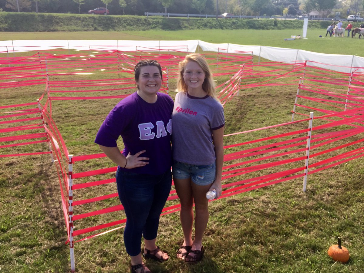 Stuartbulldogs's tweet photo. Thank you to @clevelandhightn @LeeU Sigma, Epsilon, and student volunteers! #StuartFallFestival2017 https://t.co/36n69PBAzP