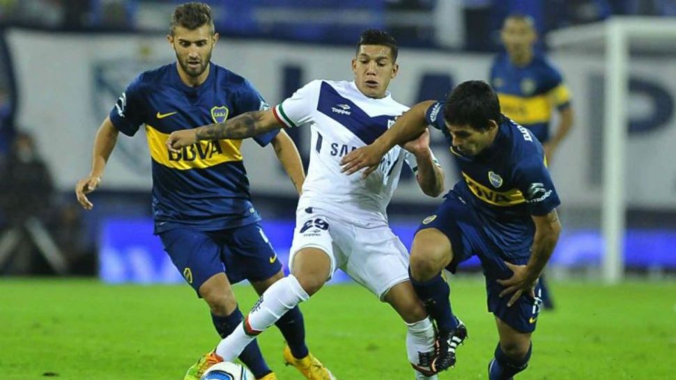 Cronica_ok's tweet photo. Boca defiende la punta ante Vélez https://t.co/Xv9Jua7HRZ #ALas18 #Veleshhh #LoVasAVer? #MetaFútbolYBirra #DaleQueVa https://t.co/IjzBU8SG3s