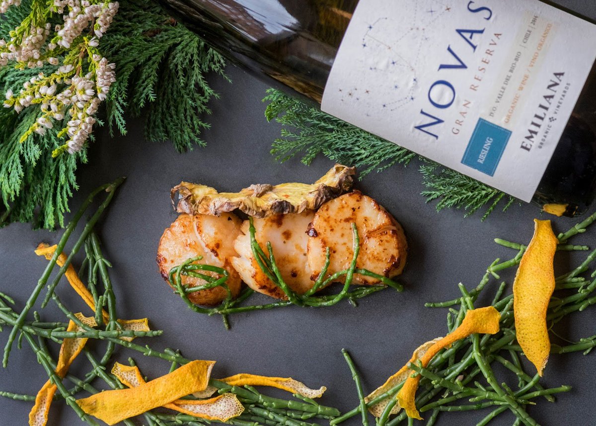 Hand Dived Scallops with samphire and pineapple posca crisps… how else would you spend a #Saturday? #Scottish #Seafood <a href="/Finniestonfood/">FinniestonFood&Drink</a>