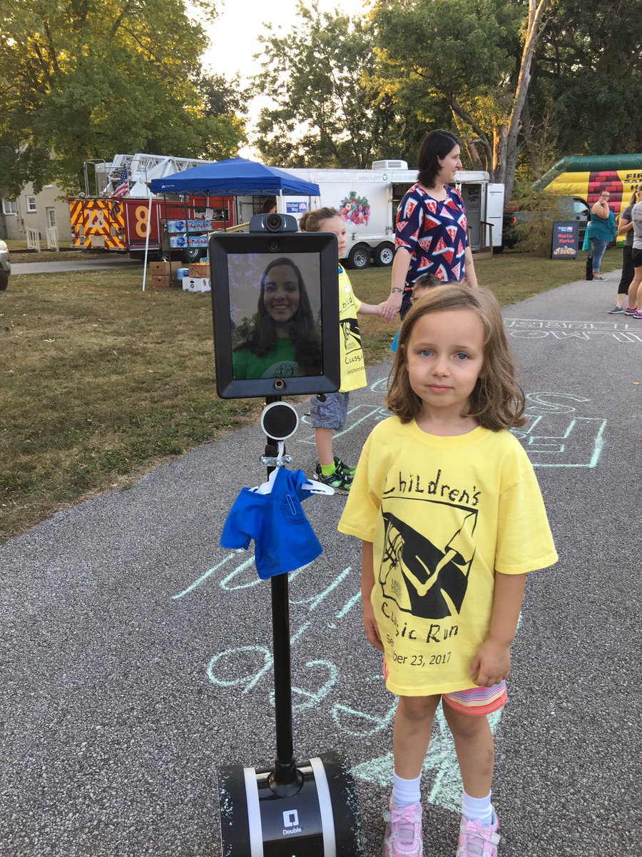 RHIC4U's tweet photo. A beautiful Saturday morning for the RHIC Sim Center at TH Children's Classic Run! https://t.co/NanDp7gvTn