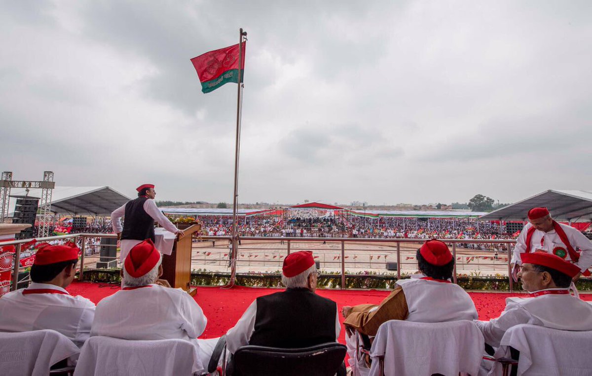 yadavakhilesh's tweet image. सम्मेलन में हिस्सा लेने के लिए आप सभी को धन्यवाद ।