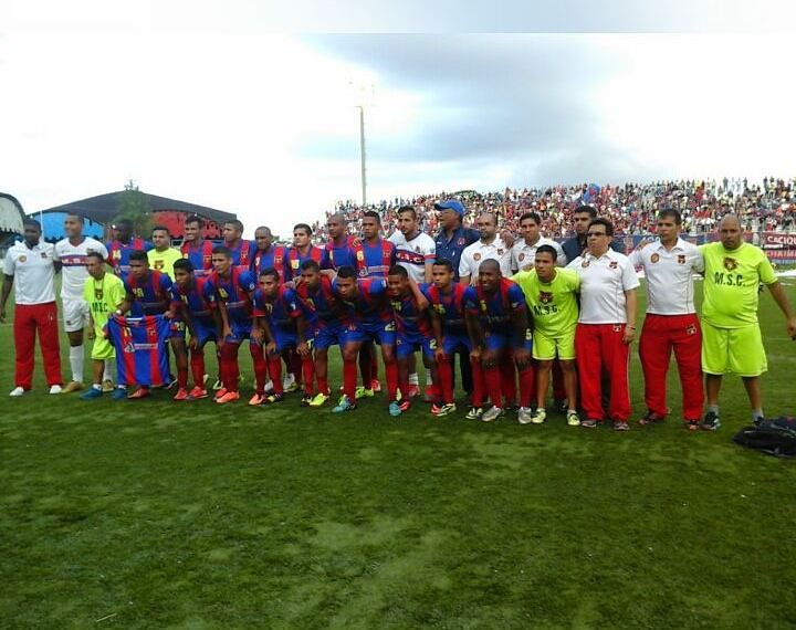 Alvaro_G0nzalez's tweet photo. Siempre es bueno recordar a quienes nos dieron nuestro primer título profesional y nos sacaron del infierno de 2da.
#30AnosDeAzulgrana🔵🔴 https://t.co/bPd93dMPp8