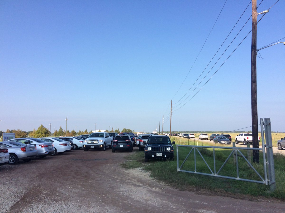 love_tractor's tweet photo. Some serious traffic here to watch #SCregionals pool play. https://t.co/jJWjByUaCO