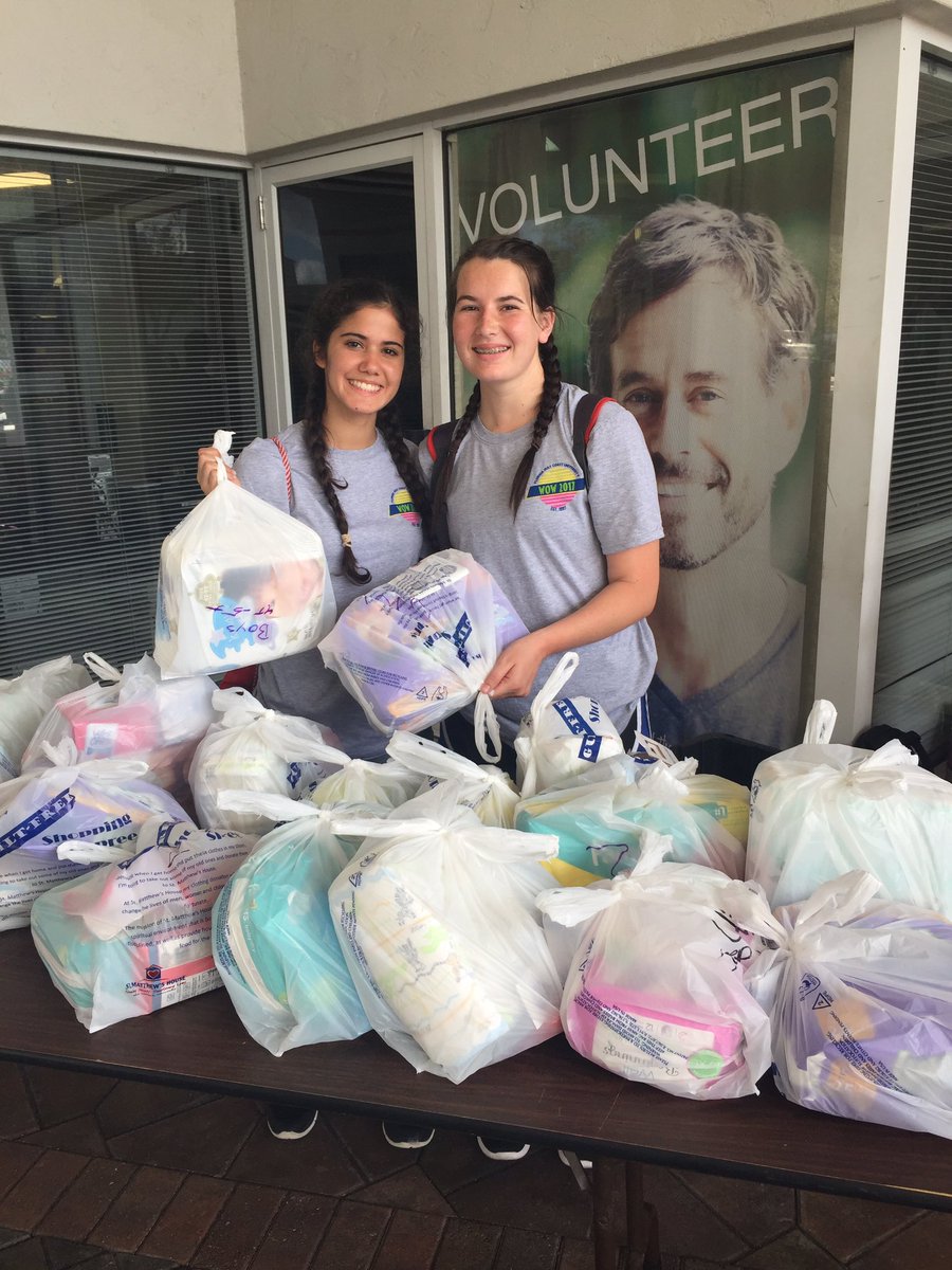 jrhea_jane's tweet photo. Students working hard at St. Matthew's House for WOW 2017!! #EaglesLoveToServe 💚💙🤙🏼 https://t.co/QMApQZgsDy