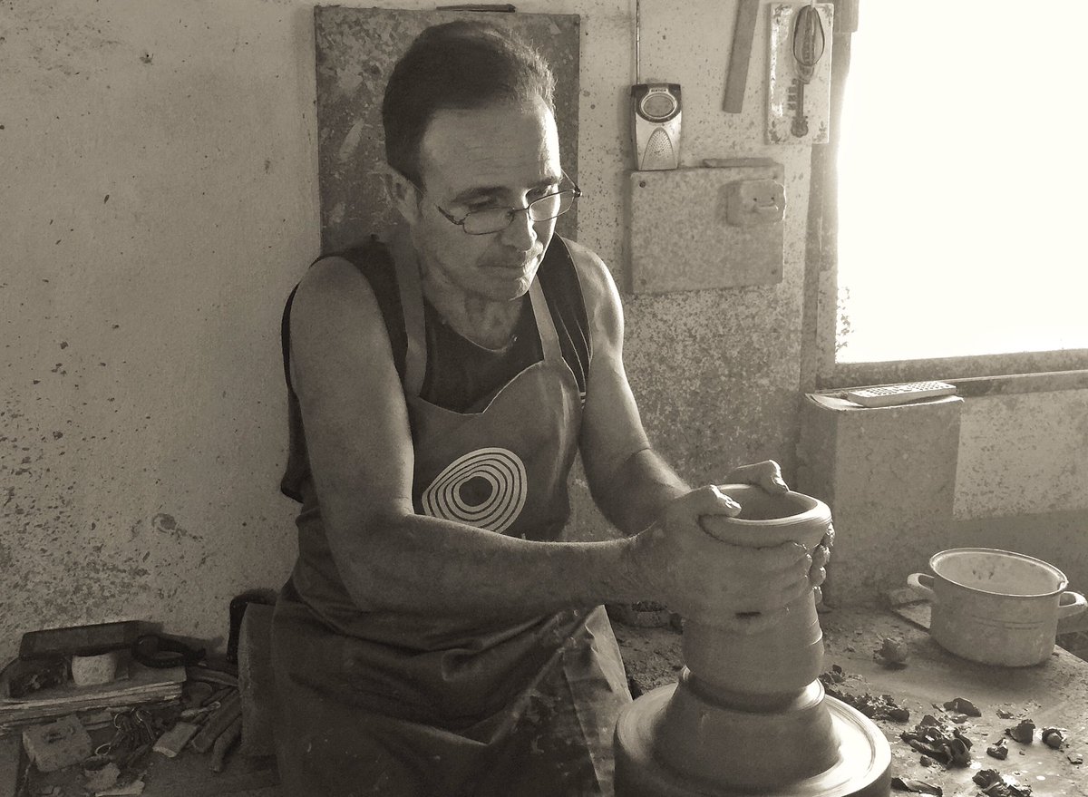 PabloGalavis's tweet photo. Maestro de la cerámica en la capital de la cerámica, @laramblacordoba. #aUnaHoraCórdoba. https://t.co/YgrJZhFWxU