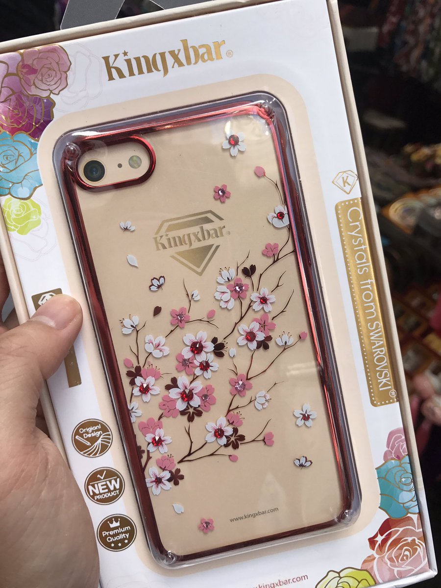 さやこ 女人街で何か値切りたいなーって思って1000円くらい値切ってもらった 笑 英語ができないから携帯の電卓で打ち合いながら