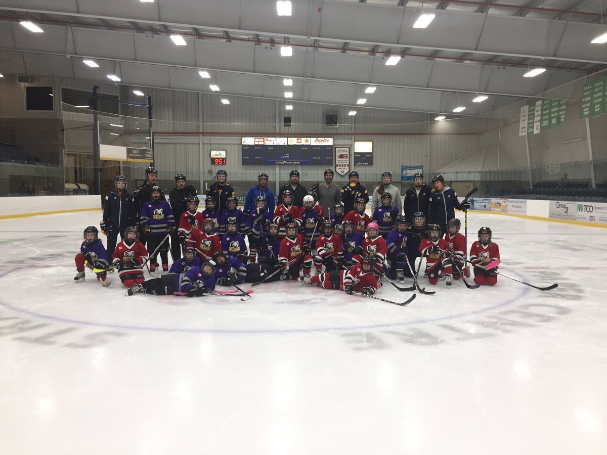 k_icewolves's tweet image. Great start to Novice &amp;amp; Atom Kick Off day w/ @queensgaels WHKY #FUNallday #rolemodels #givebacktocommunity #girlshockeyrocks