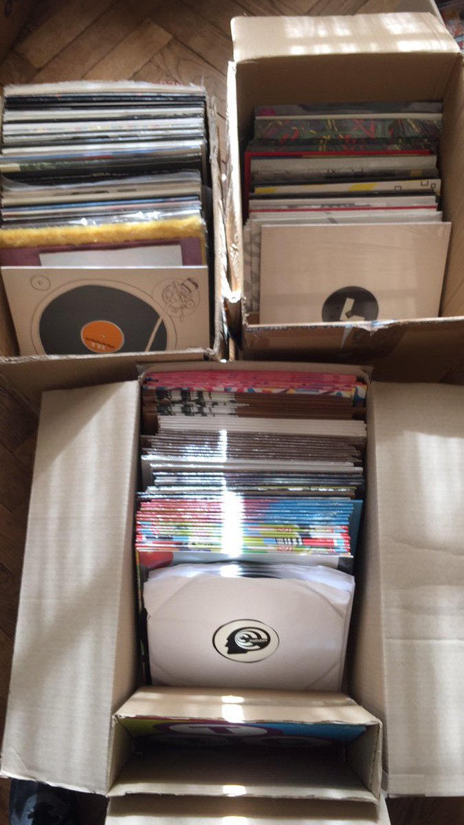 TekiLatex's tweet image. Je vends tout. Vide grenier mercredi/jeudi/vendredi dans le 15ème. + des centaines de t-shirts, casquettes, kangols, pulls et des surprises