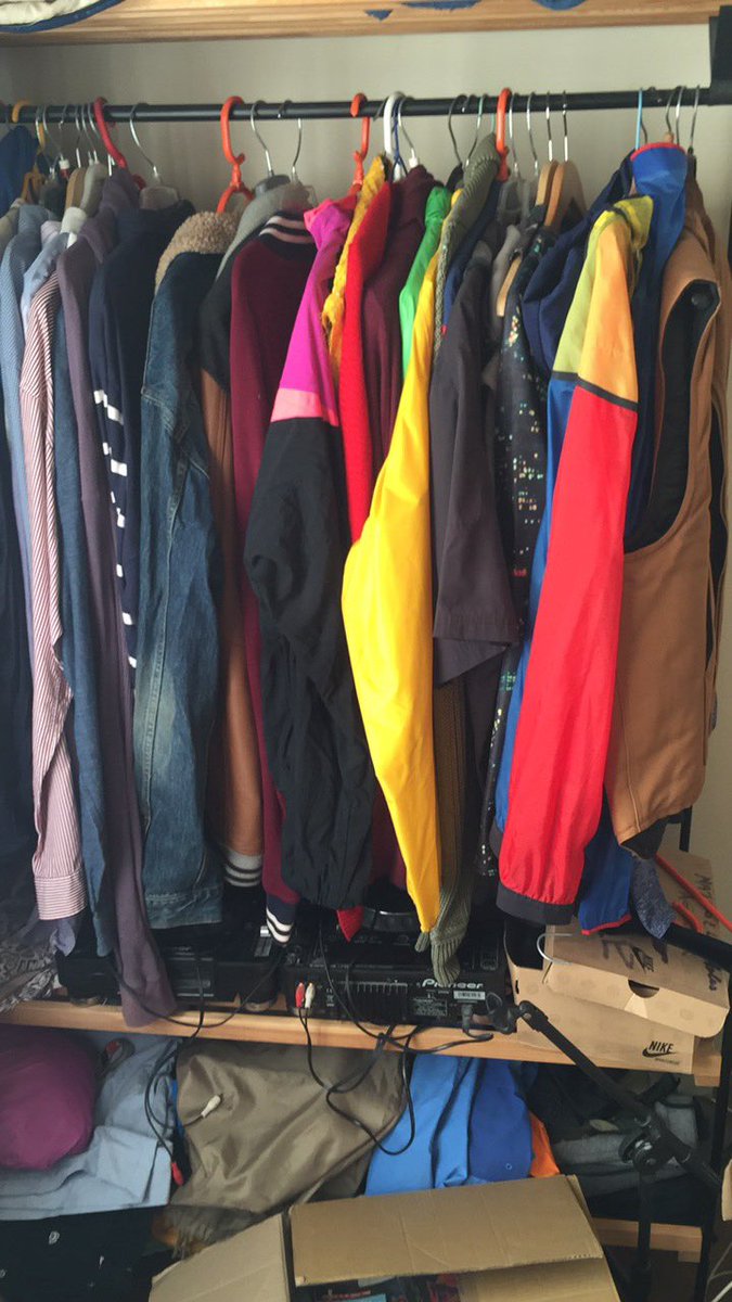 TekiLatex's tweet image. Je vends tout. Vide grenier mercredi/jeudi/vendredi dans le 15ème. + des centaines de t-shirts, casquettes, kangols, pulls et des surprises