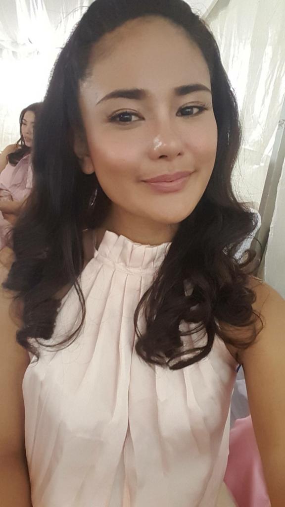 JULIAnatics_OFC's tweet photo. Gorgeous Naman Thiz Girl!πΌπ
#mmphCamSur https://t.co/c1WRsSg9Jp