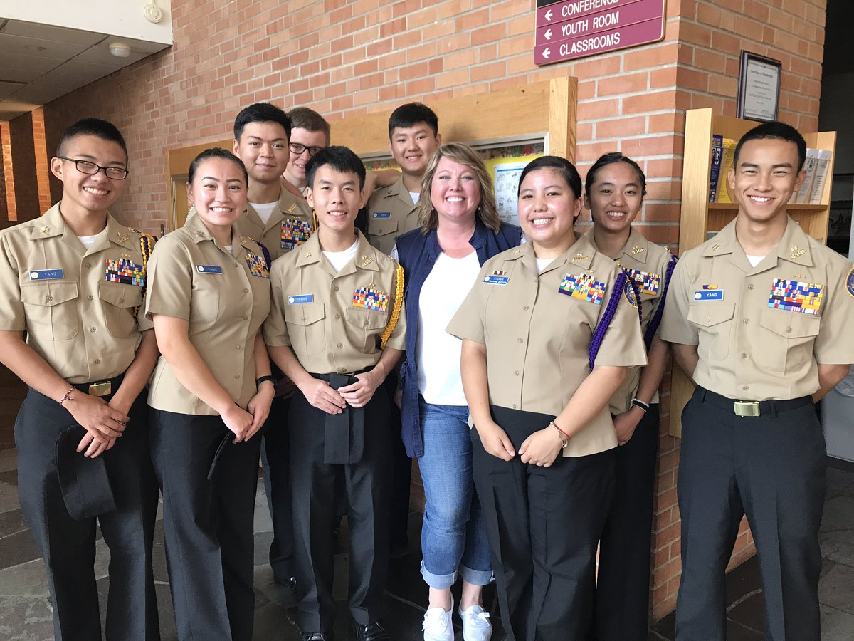 VoteTrista's tweet photo. Say ROTC! Washington Technology Magnet School  Cadets are leading the Harvest Parade! All are college or military bound! #proudvet https://t.co/CZQNFBL1B8