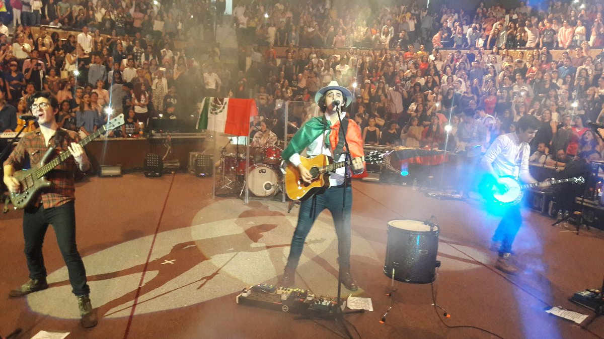davocamacho's tweet photo. Si @MoratBanda está con México, México está con Morat 😍🎶🎤 ¡Gran concierto!  @MoratAgs https://t.co/nkcjB2qHnr