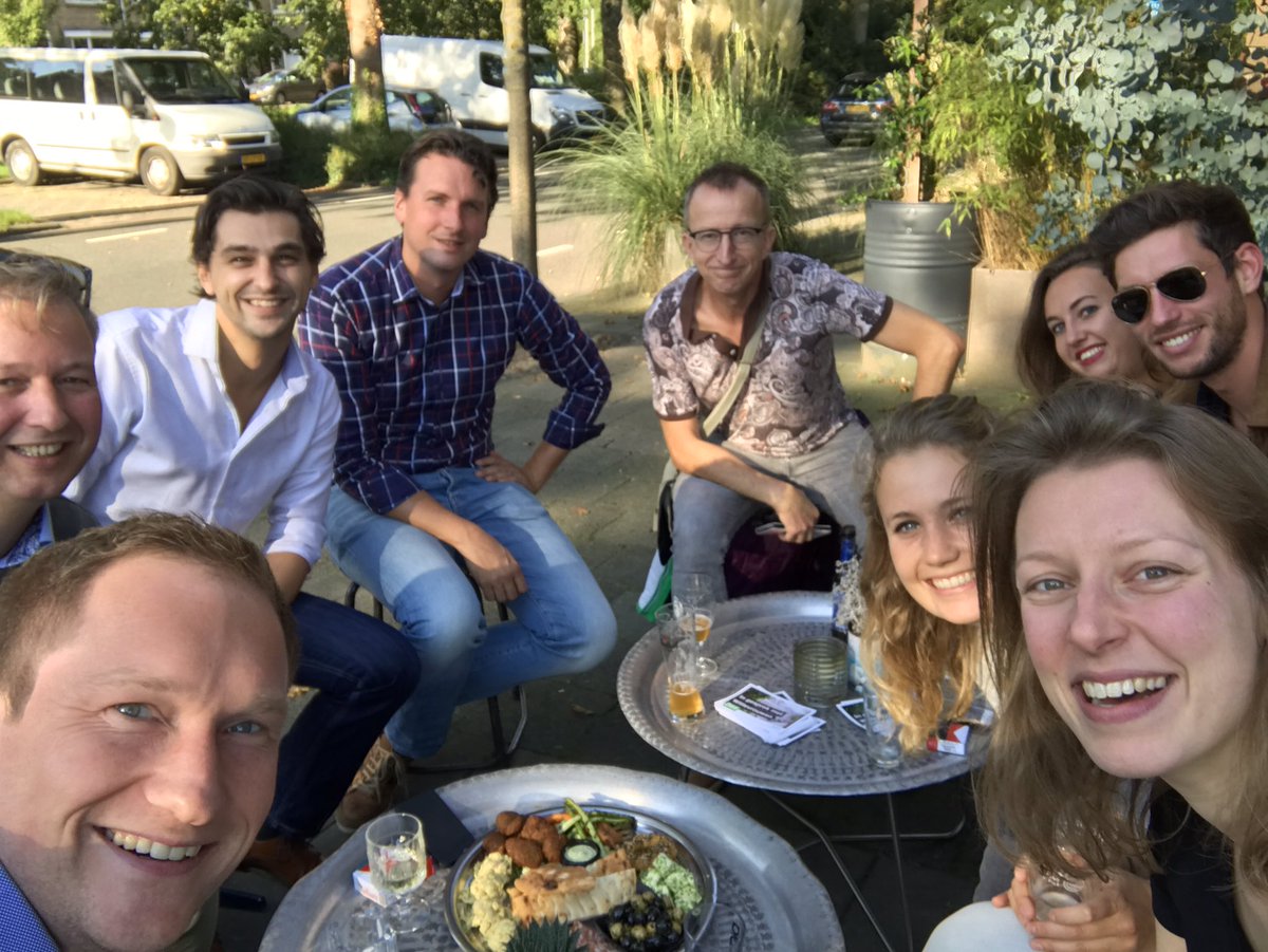 Vanmiddag ging <a href="/d66utrecht/">D66 Utrecht</a> #ingesprekmet in Hoograven, Leidsche Rijn &amp; Wittevrouwen. Hier: #teamwittevrouwen! Véél buurtbewoners gesproken!