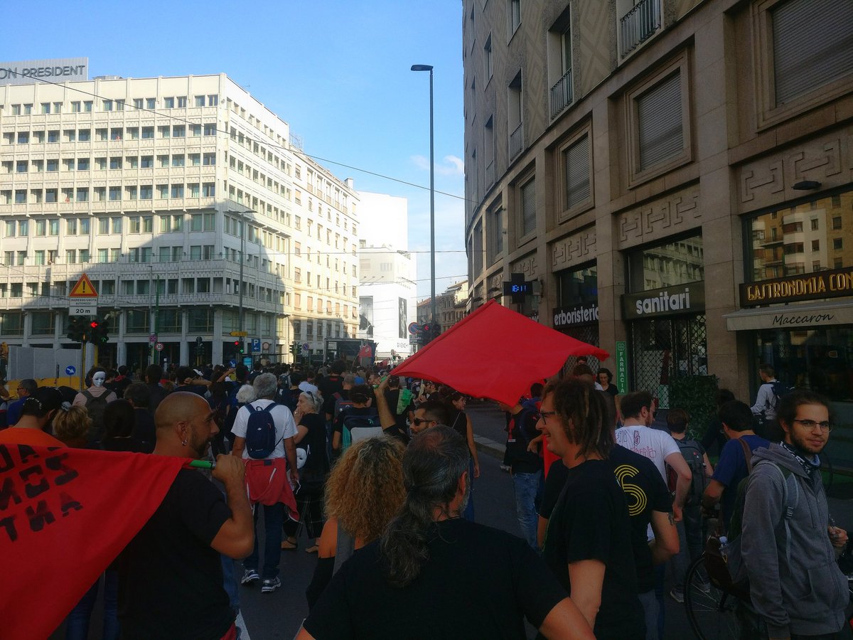 #Lumenonsispegne ora per le strade di #milano 🚀 direzione: Assedio culturale a Palazzo Marino | Jazz e Teatro in piazza!