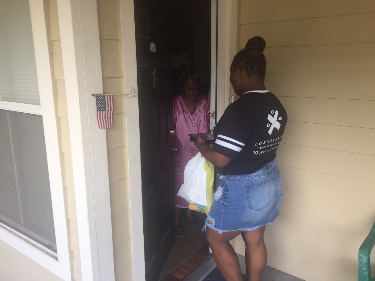 CCA2ndChance's tweet photo. We got to serve as a school yesterday, doing #MealsOnWheels! #CommunityService https://t.co/JBZXeeZ1ru