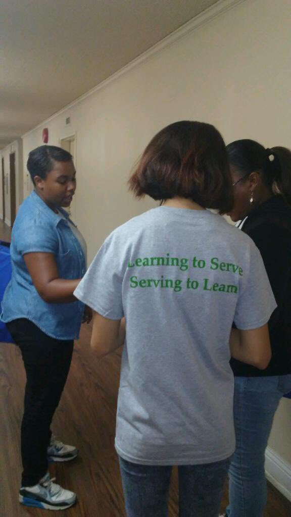 CCA2ndChance's tweet photo. We got to serve as a school yesterday, doing #MealsOnWheels! #CommunityService https://t.co/JBZXeeZ1ru