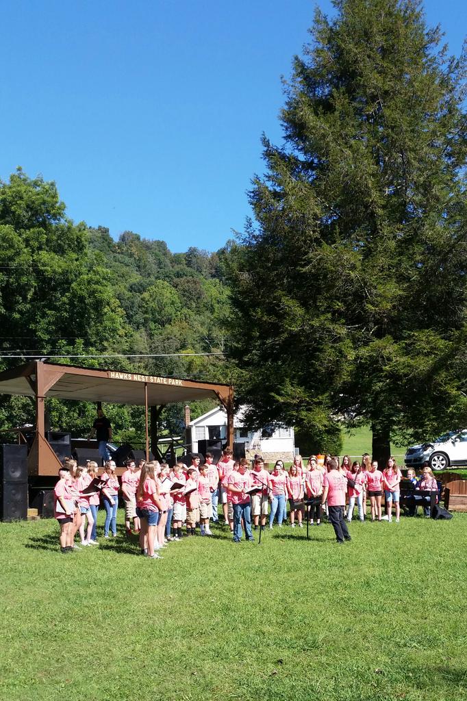 AnstedMiddle's tweet photo. 39 of AMS most vocal students! And that's a good thing! #CountryRoadsFestival https://t.co/nl6Nfz4hmq
