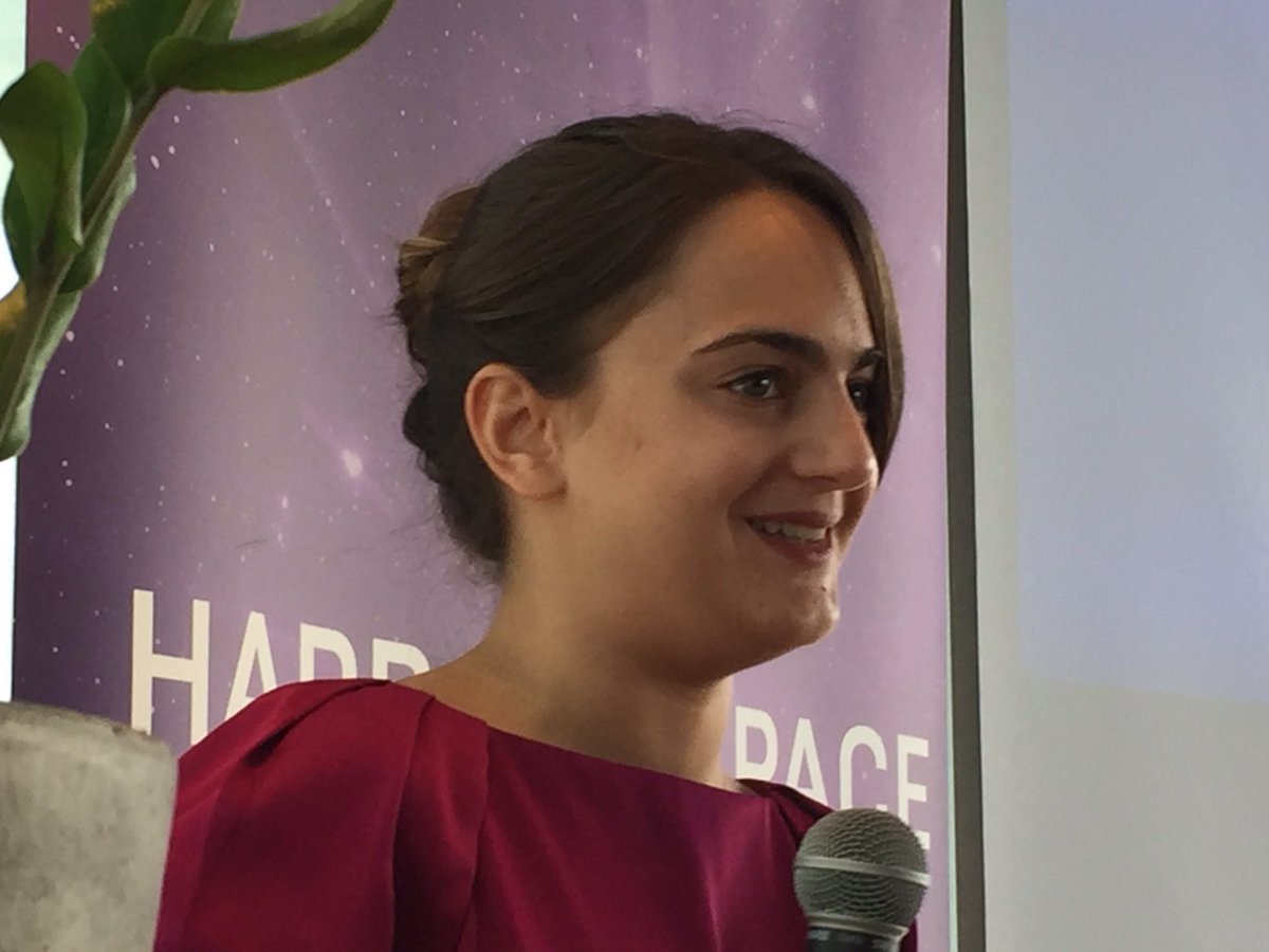 Harbour_Space's tweet image. Simge Toksoz giving the first ever Graduation Speech of @Harbour_Space  #harbourspace #BCNtech #entrepreneurship #educationrevolution