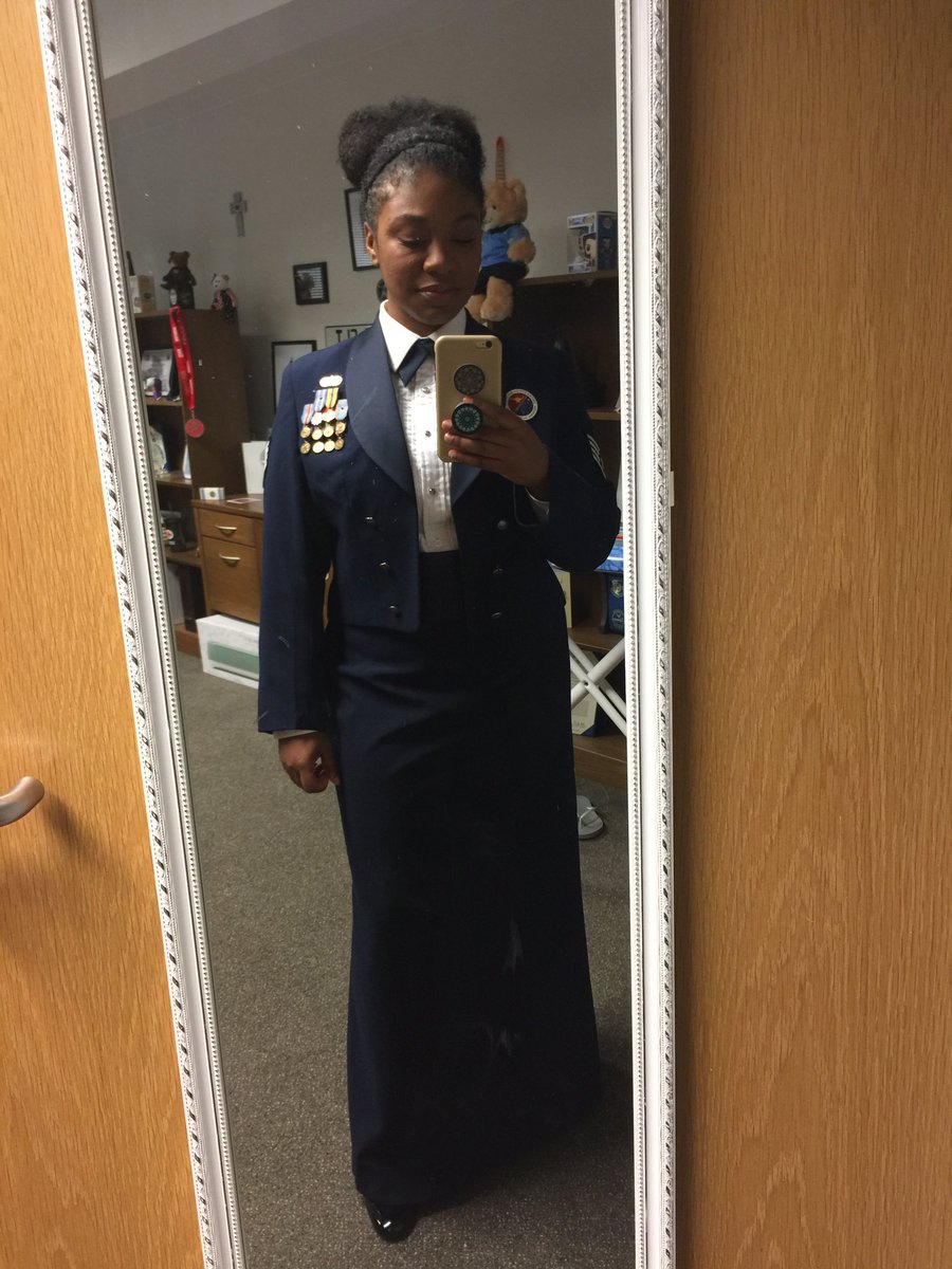 MsShannyPoo's tweet photo. Ready for the ball. #messdress #afball #uncomfortableshoes https://t.co/gg5mraMtwP
