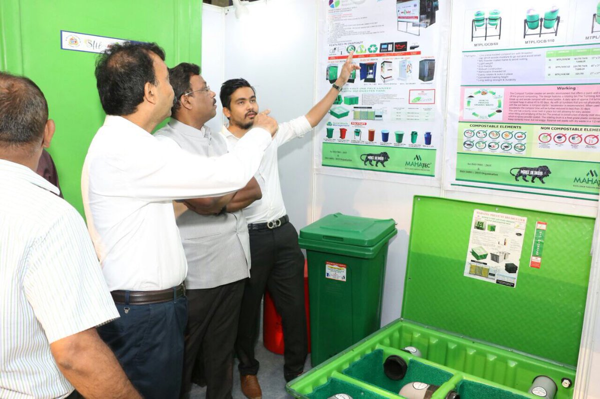 TawdeVinod's tweet photo. Attended ‘Pollution Free Mumbai’ awareness exhibition organised by BMC, educating masses on segregation of household garbage for disposal. https://t.co/d0Qq2v03wL