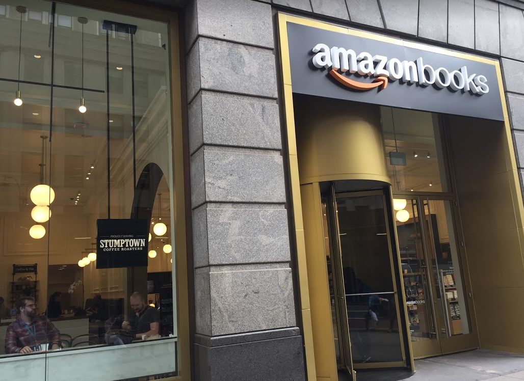 frank_t's tweet photo. After many many virtual visits - I finally visited an Amazon physical store #irl #storesarenotdead https://t.co/2YsjfvSHoq