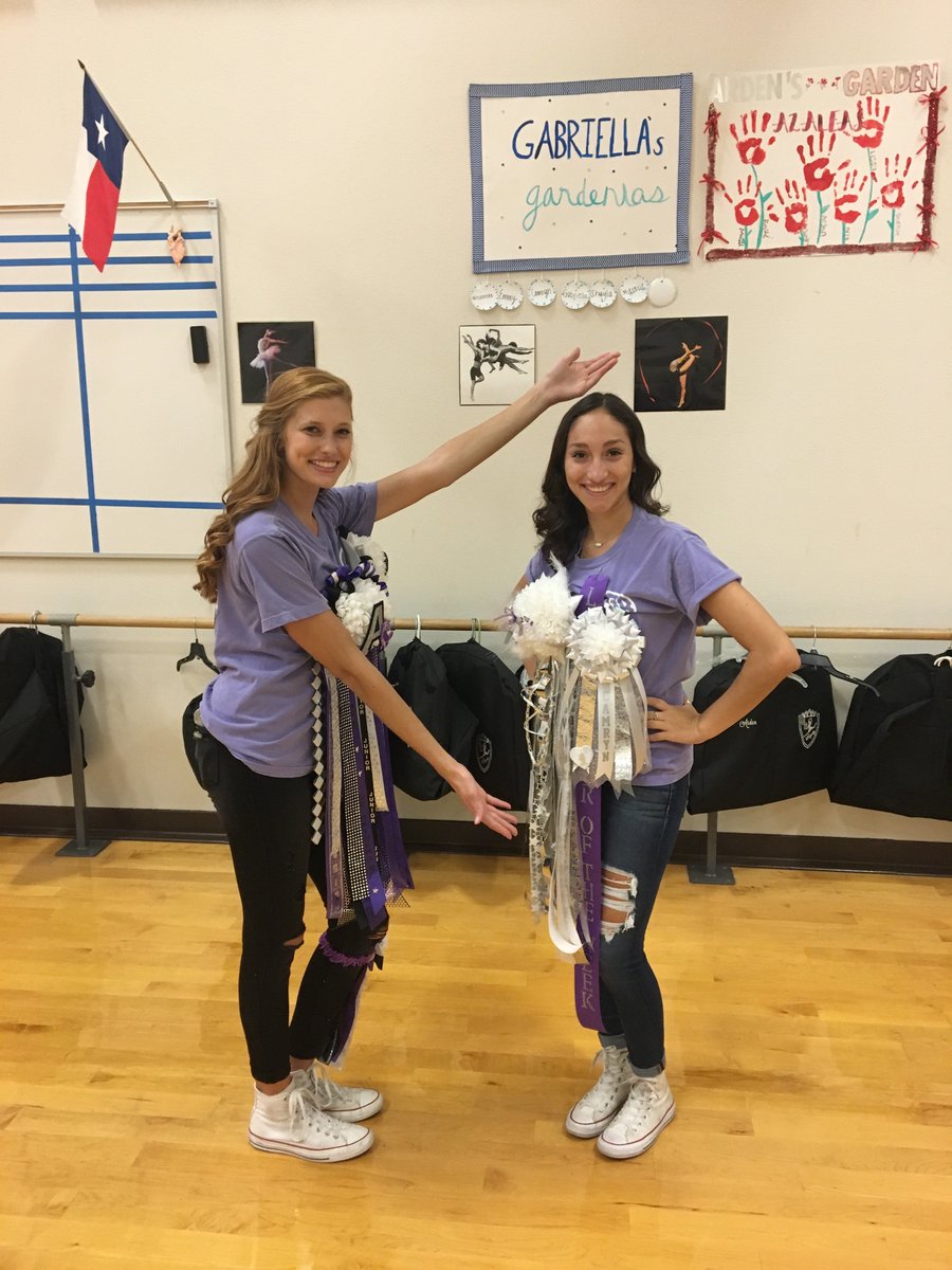 RoyaltyCrhs's tweet photo. YEA CLARA AND CAMRYN!!!💜🏈 #LMOTW #officerschoice https://t.co/8e24ySm6rc