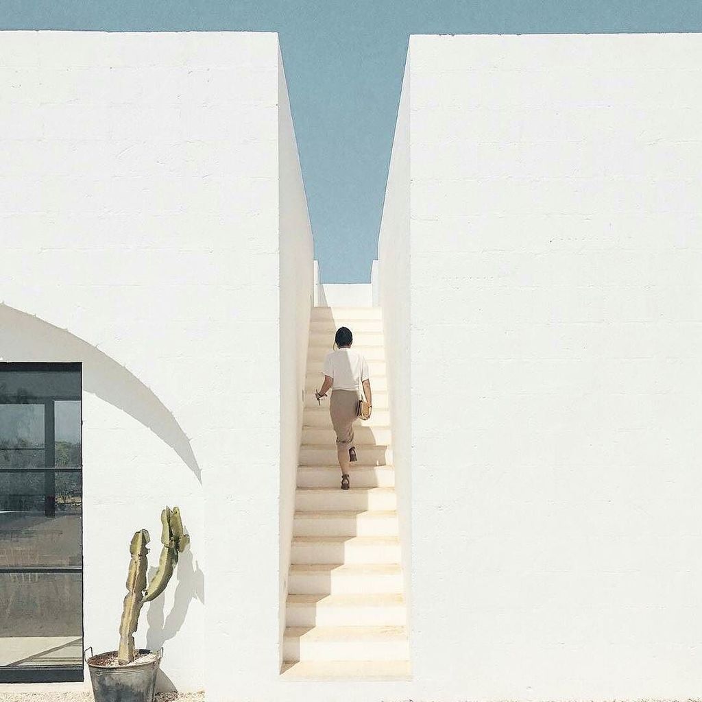 fashionotes's tweet photo. Weekend Escapes: With Editor @rosaliapark 💅🌿 heading up to the rooftop of @masseriamoroseta ⚪⚫
.
.
.
#puglia #dailyfashionotes #digitalfa… https://t.co/6VgsZo47YA