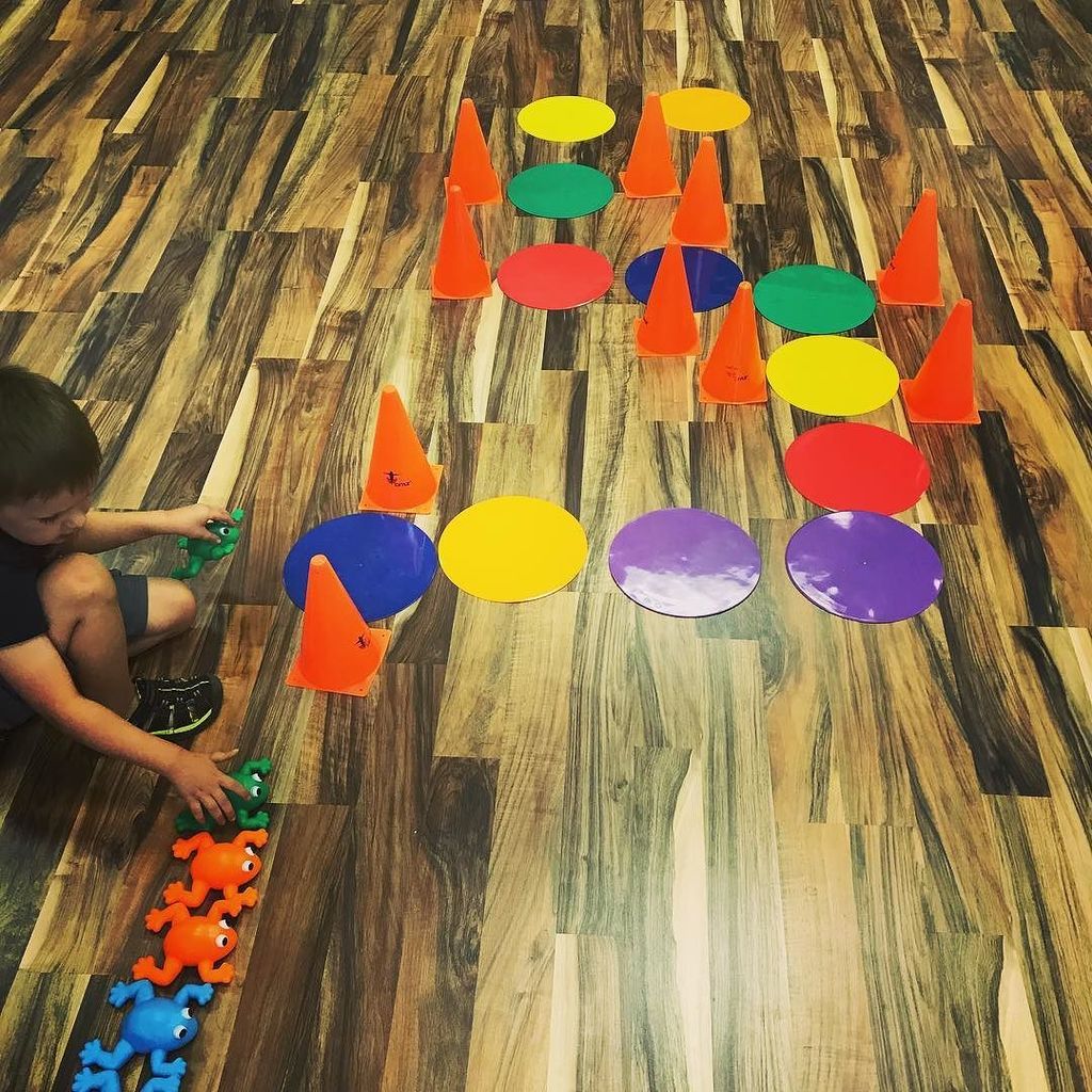 "Frog obstacle course." Of course!  What else could that possible be! 🤣. #creativekids #spots #beanbagfrogs #gross… ift.tt/2xn3xRK