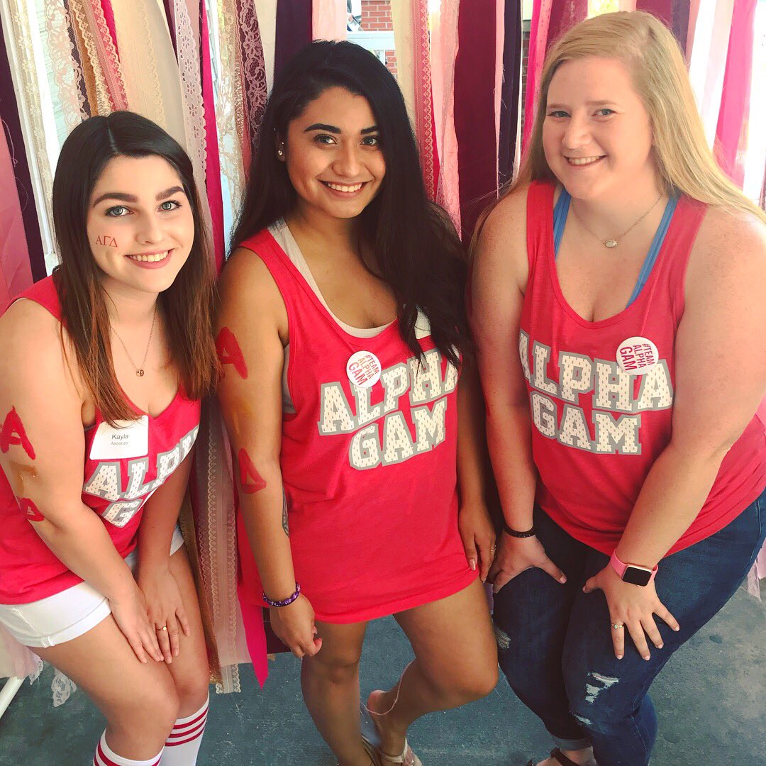KaylaCaroline16's tweet photo. Bid day, best day. πβ€οΈπΏ @ECUAlphaGam #TeamAlphaGam https://t.co/I21qpLHDza