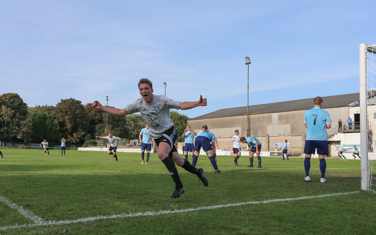 📷Here's what winning an #FAVase game in injury time means. 🙌🏻 #COYSwans ⚪️⚫️