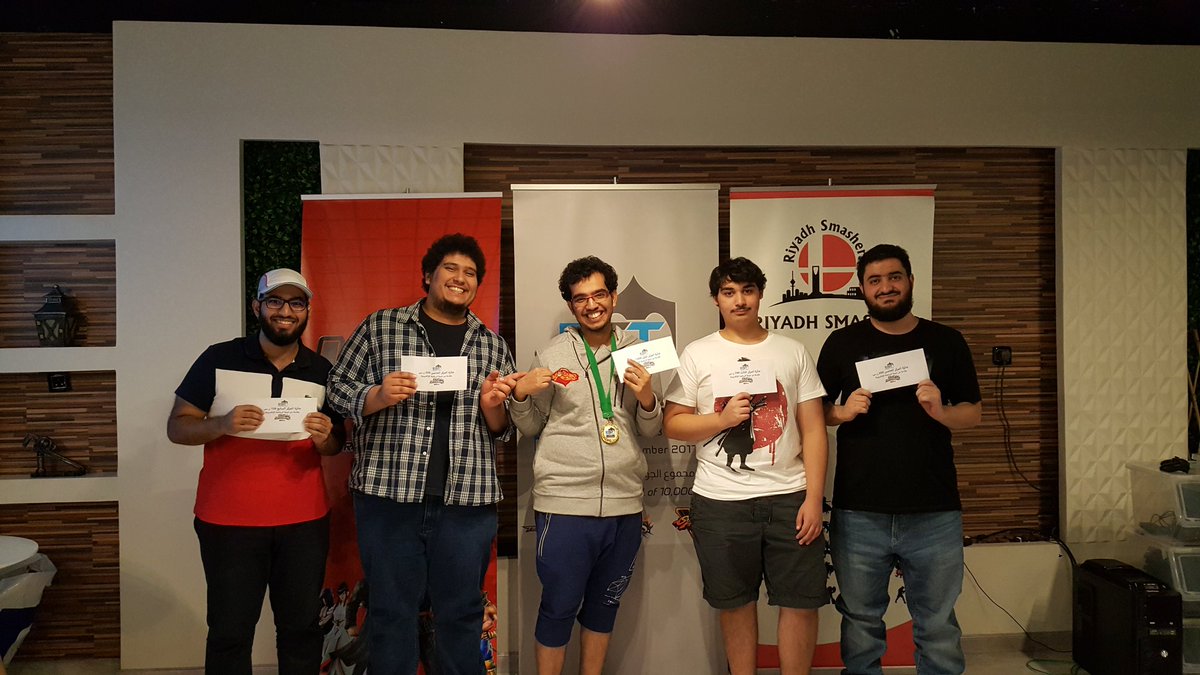 Riyadh_Smashers's tweet photo. تم بحمد الله الانتهاء من بطولة سوبر سماش مع @ESportTent وصورة ال 8 الأوائل(للاسف البعض سافر بعد البطولة مباشرة) https://t.co/YmZkk8AHaL