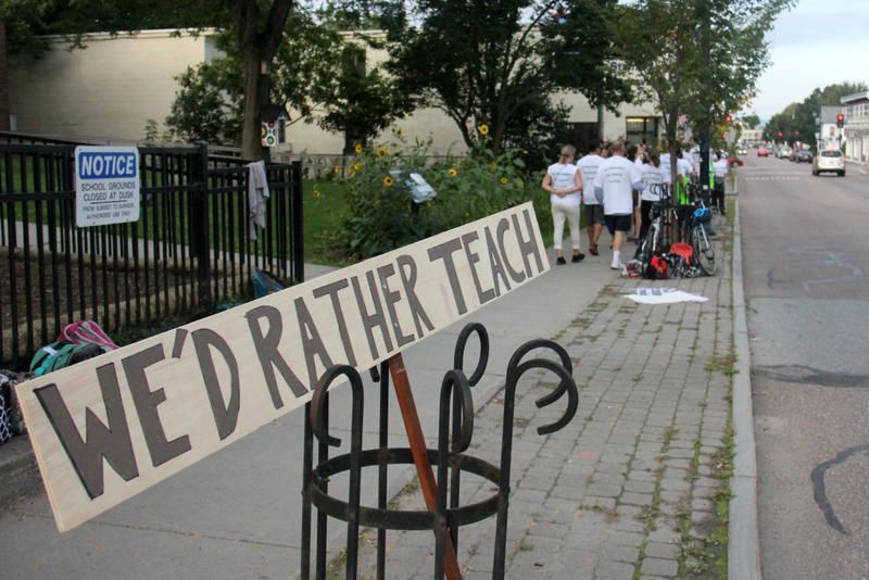 Weekend Listen: Should Vermont Teachers Be Allowed To Strike? buff.ly/2wb4SHG #VT #vtpoli #VTed https://t.co/0QRtBP93H1